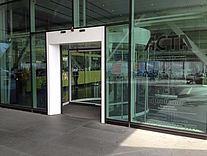 Draaideur ingang SBT